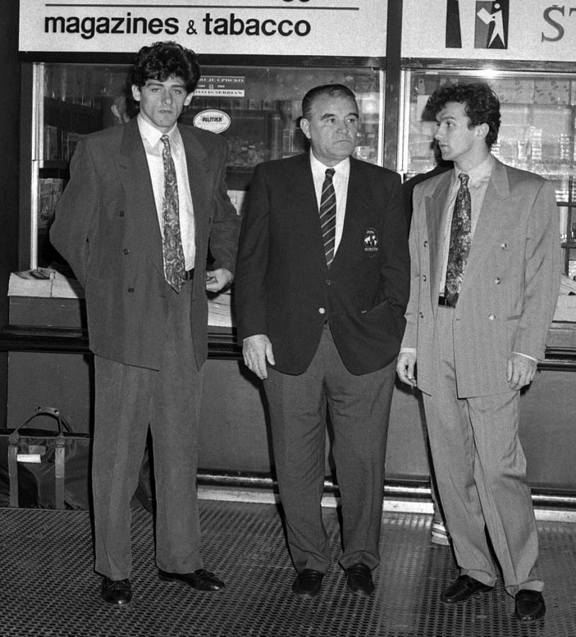 reprezentacija srbije oblacenje fudbaleri mitrovic zenske grudi stajling 2006 foto