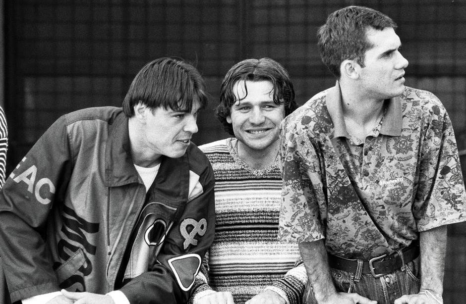 reprezentacija srbije oblacenje fudbaleri mitrovic zenske grudi stajling 2006 foto