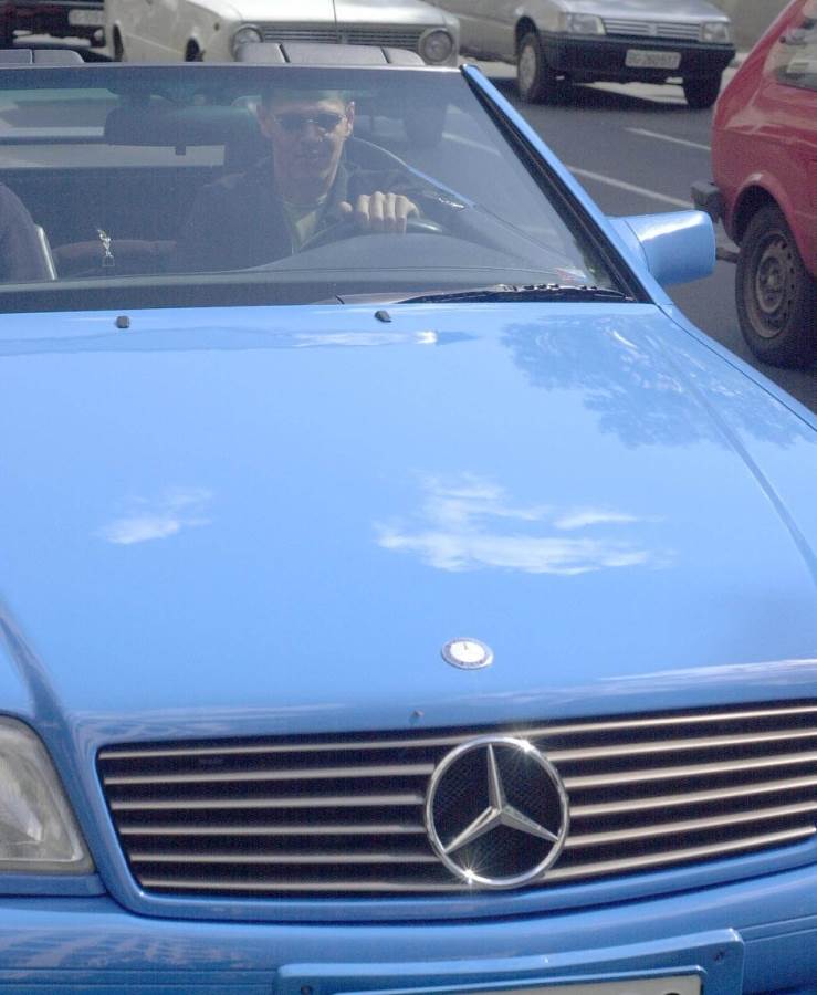 reprezentacija srbije oblacenje fudbaleri mitrovic zenske grudi stajling 2006 foto