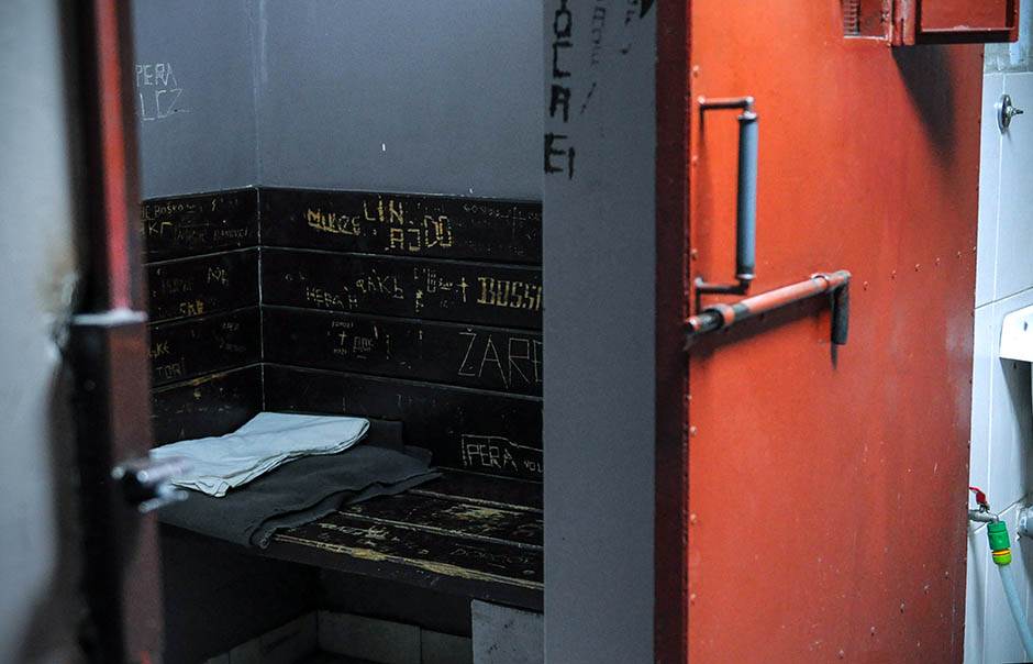 Zatvor - Zatvorenici - Povratnici - Kriminal - Silovatelji - Zabela - Srbija - Foto 