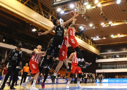 Zvezda i Partizan u polufinalu Kupa Radivoja Koraća u Novom Sadu.