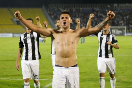 Aleksandar Mitrović slavi pobedu protiv Tromsoa