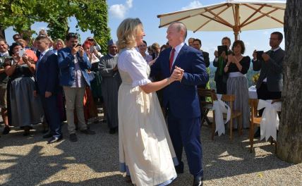 Putin, Karin Kneissl (2).jpg