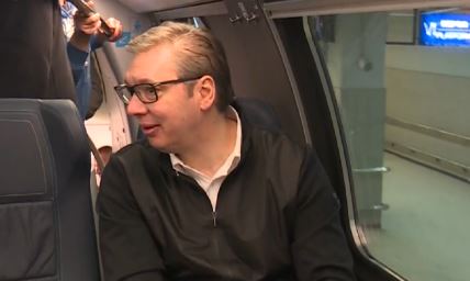 vucic u brzom vozu.jpg