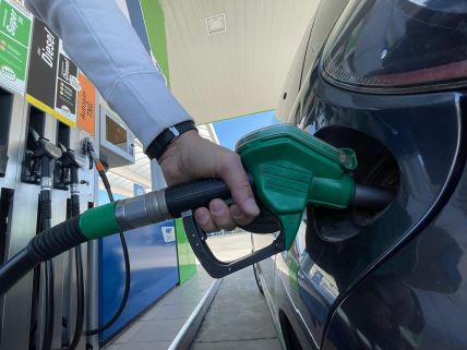 gorivo-benzinska-pumpa-točenje-goriva-kurir-zorana-jevtic- (6).jpg