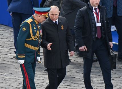 vladimir putin na paradi pobede.jpg