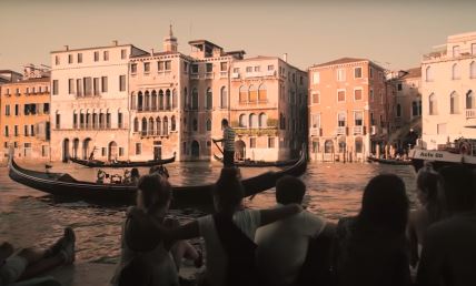 turisti i gondola u veneciji