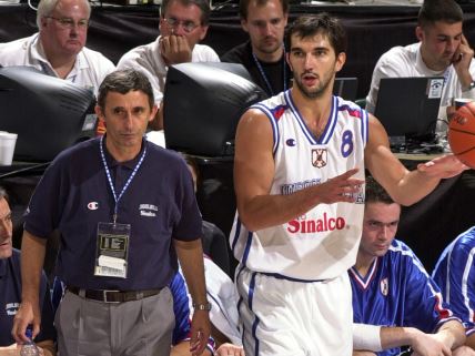 Pedja-Stojakovic-Svetislav-Pesic-2.jpg