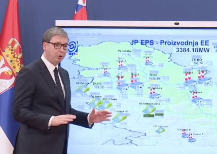 vucic i mapa.jpg