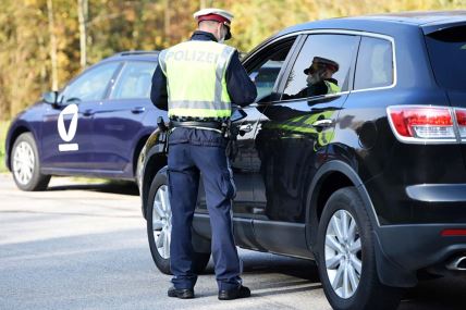 Policija Nemacka Austrija.jpg