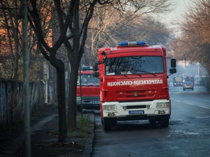 Pozar fabrika Sutjeska vatrogasci (11).jpeg