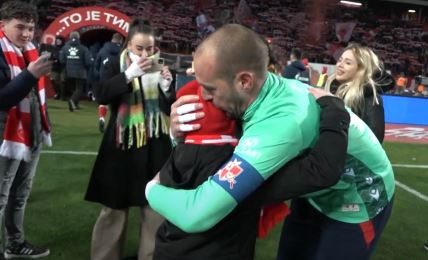 Milan Borjan i dečak sa Kosova