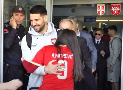 Aleksandar Mitrović navijači.jpg