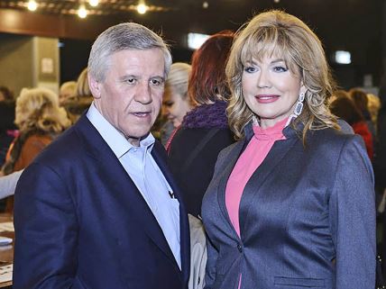 Kako je Simeon Ocomokos muž Suzane Mančić stekao milione