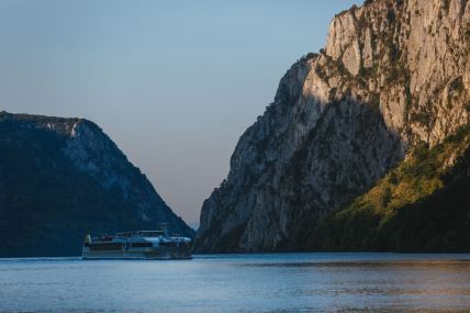 glavna Djerdap , duvan , danube , boat , nature luka šarac.jpg