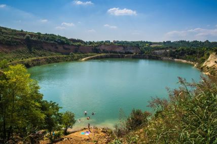 Fruška gora, Bešenovačko jezero