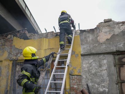 Gašenje požara ispod Pančevačkog mosta (6).jpg