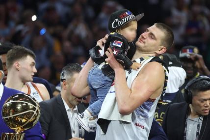 nikola jokic u finalu nba sa cerkom 6.jpg