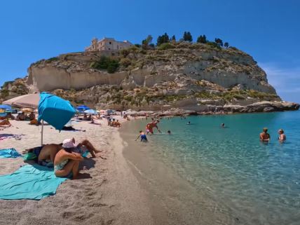 Italija plaza Kalabrija Tropea.jpg