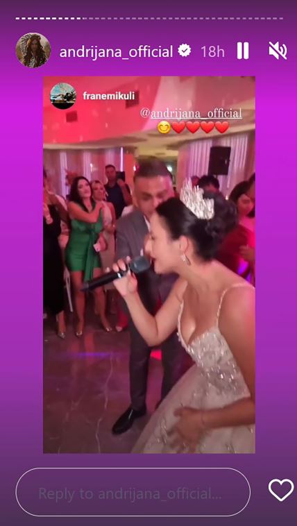 Andrijana Radonjić peva na svom venčanju
