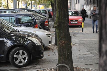 parkiranje kneza miloša, parking kneza miloša, automobil, automobili, trotoar,