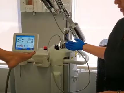 Doktorka pregleda ženu u ginekološkoj ordinaciji