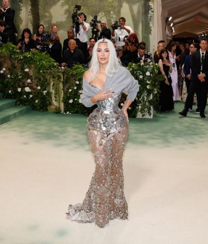 Sestre Kardašijan Met Gala 2024 (5).jpg