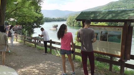 Hiljade turista iz Kine do sada obišlo Kućicu na Drini kod Bajine Bašte  (3).jpg