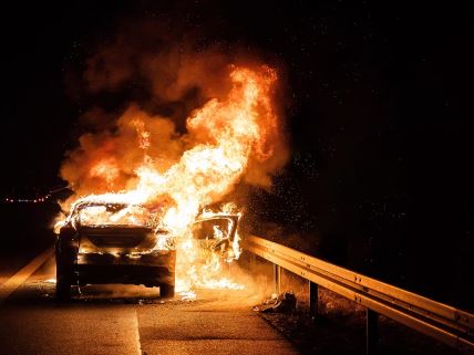 Kola u plamenu, auto, gori auto, vatra