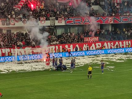 Golman Vojvodine pogođen sa tribine