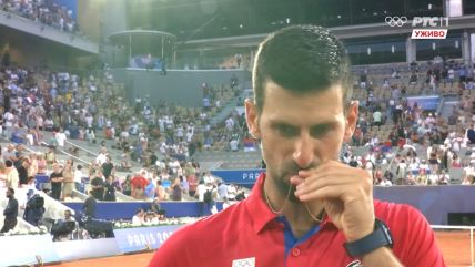 djokovic-ljubi-krst.jpg