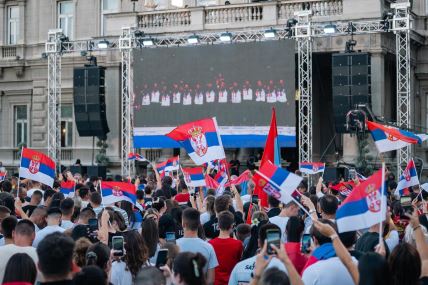 Navijači Srbije, doček sa Olimpijskih igara (1).jpg