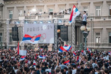 Navijači Srbije, doček sa Olimpijskih igara (3).jpg