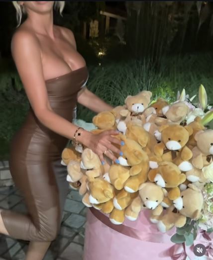 Jelena Karleuša poklon