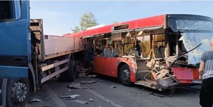 sudar kamiona i autobusa (2).jpg