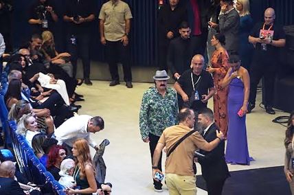 Haris Džinović ignoriše pevačicu zbog nove devojke, ona očajna