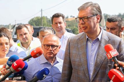 Vučić (2).jpg