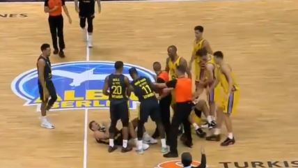 Sukob na meču Alba Fenerbahče.jpg