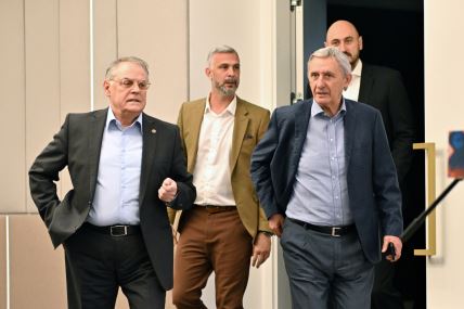 Svetislav Pešić uživo prenos konferencija za medije potpisivanje ugovora