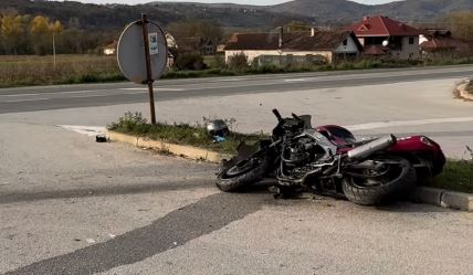 Sudar motora i automobila kod sela Prislonica