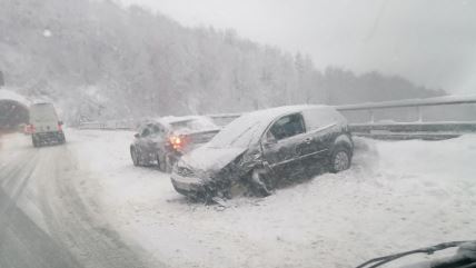 sneg-zlatibor-kolaps-fotorina.jpg