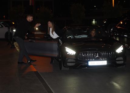Sandra Afrika i njen bivši verenik uzimaju milione od privatnog biznisa