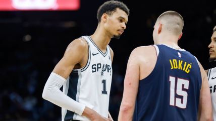 Viktor Vembanjama Nikola Jokić