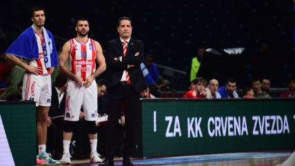 Janis Sferopulos sa igračima Zvezde