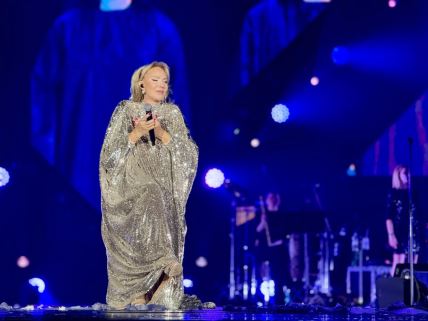 Lepa Brena svima poželela bogatstvo jer bez para se ne može