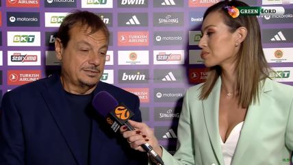 Ergin Ataman daje intervju Dori Panteli.