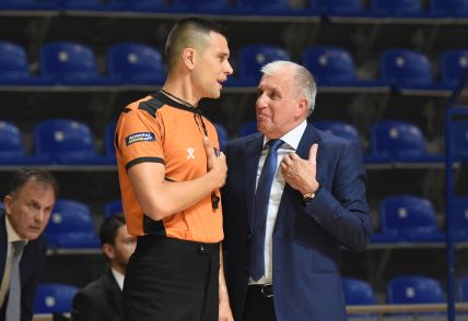 Željko Obradović i sudija Luka Kardum.