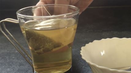 Šolja zelenog čaja sa kesicom