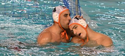 Vaterpolisti Radničkog u bazenu.