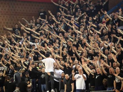 RK Partizan AEK Grobari neredi